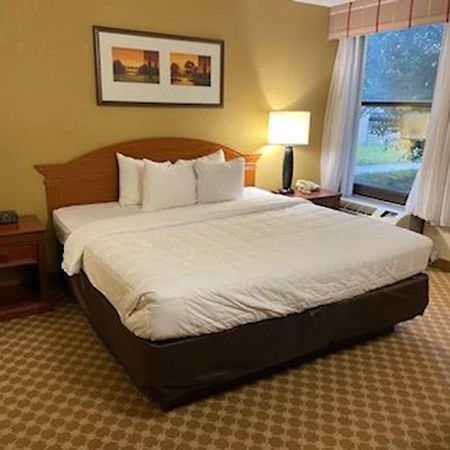 Quality Inn & Suites Saginaw Kültér fotó