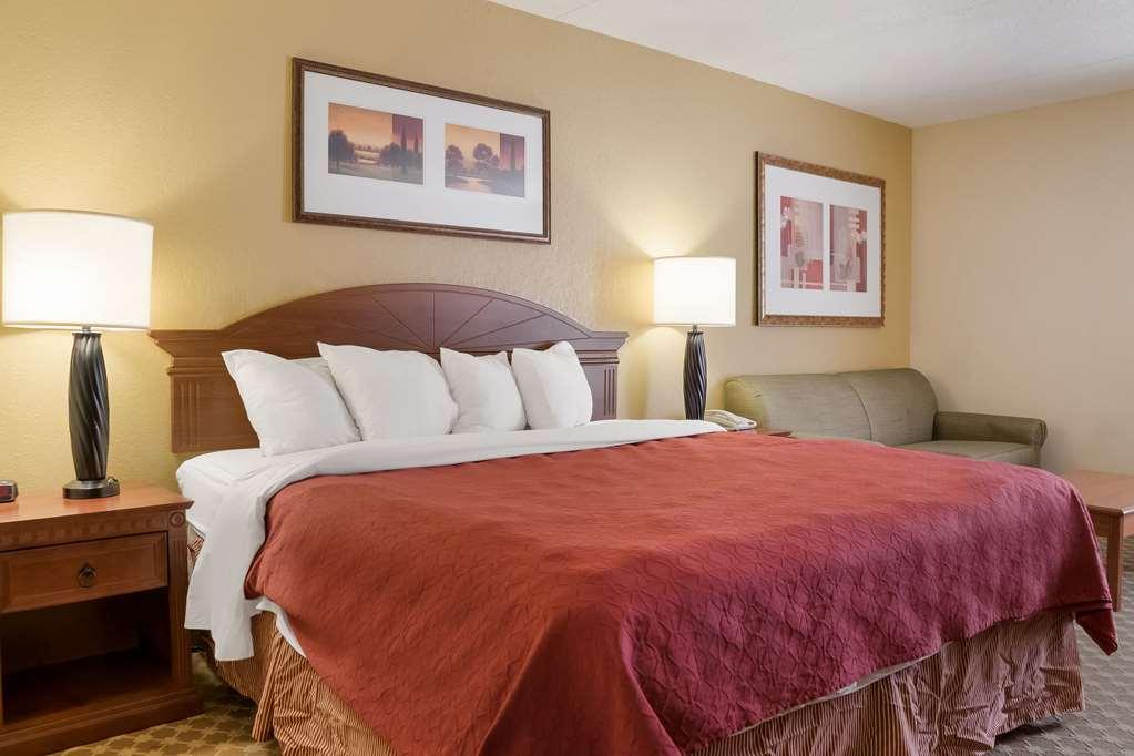 Quality Inn & Suites Saginaw Szoba fotó