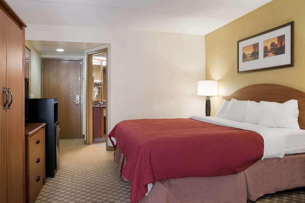 Quality Inn & Suites Saginaw Szoba fotó