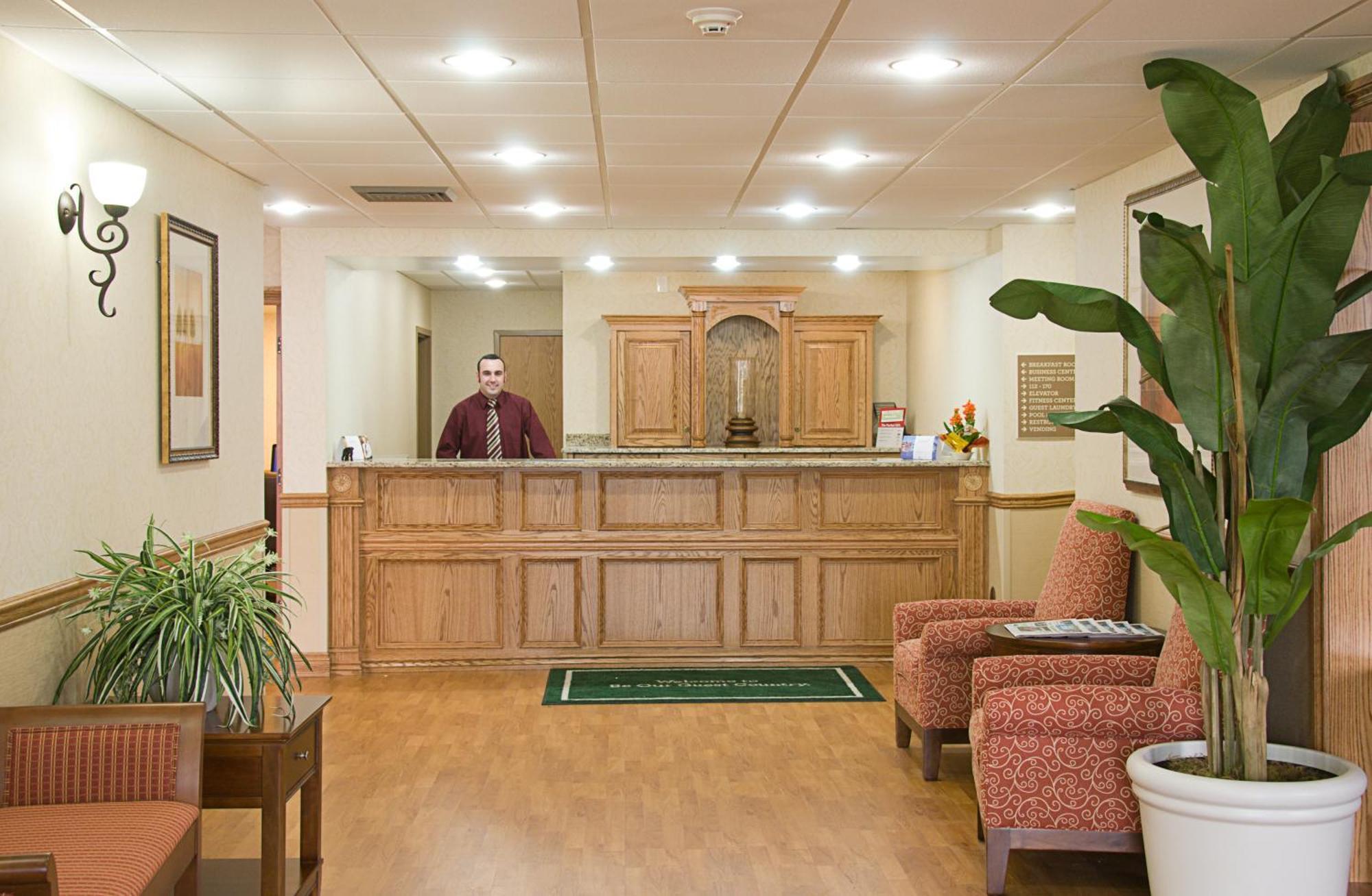 Quality Inn & Suites Saginaw Beltér fotó
