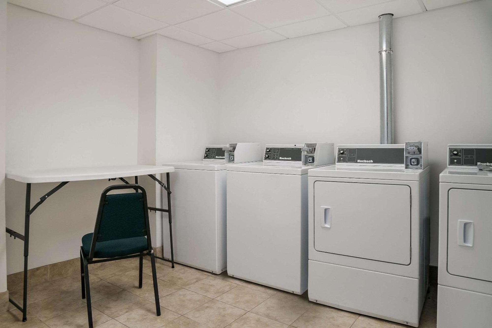Quality Inn & Suites Saginaw Kültér fotó