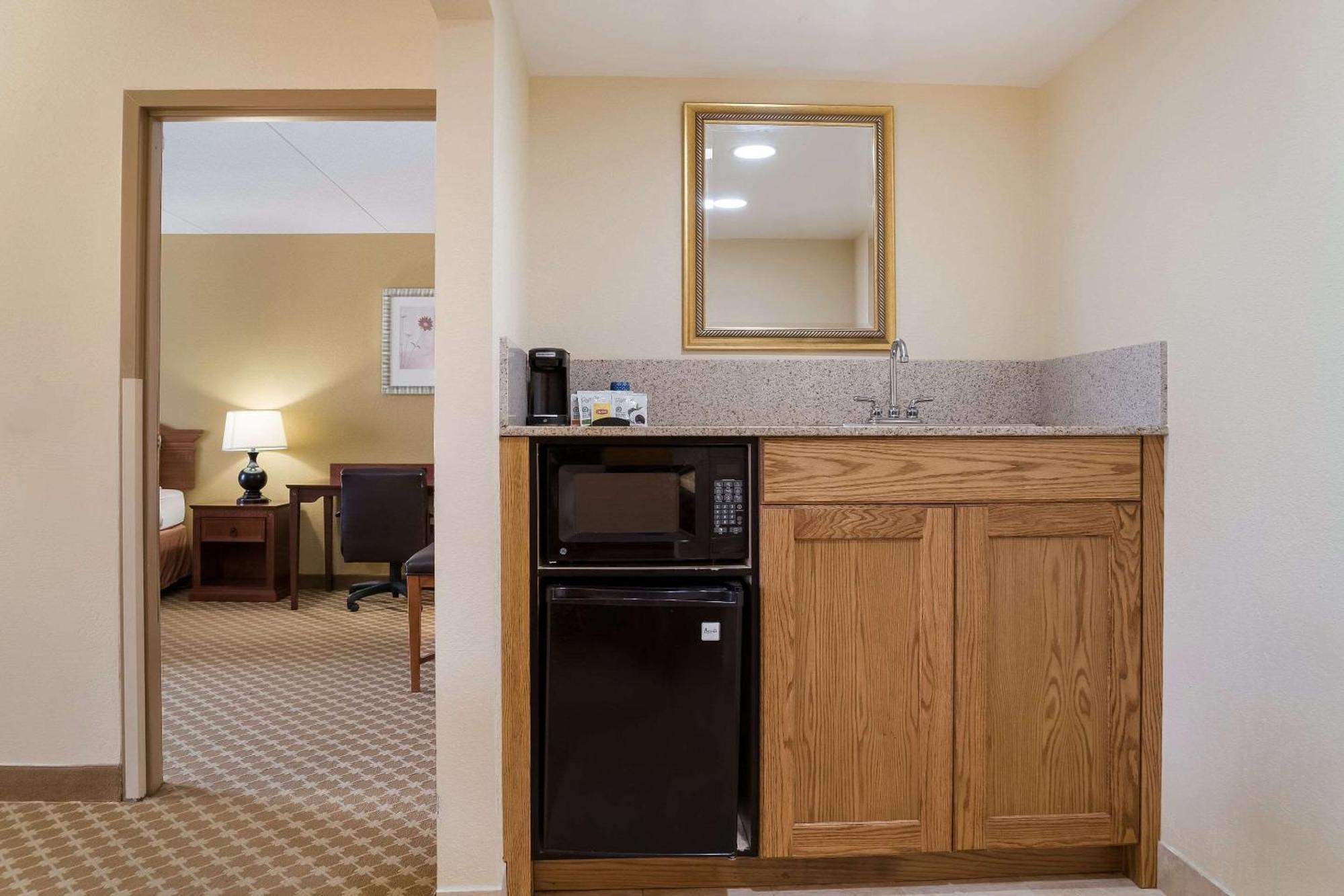 Quality Inn & Suites Saginaw Kültér fotó