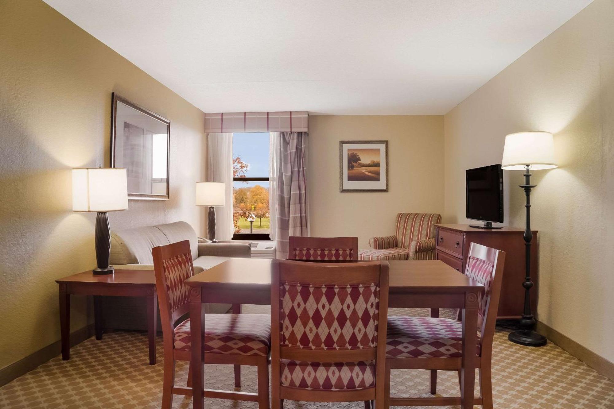 Quality Inn & Suites Saginaw Kültér fotó
