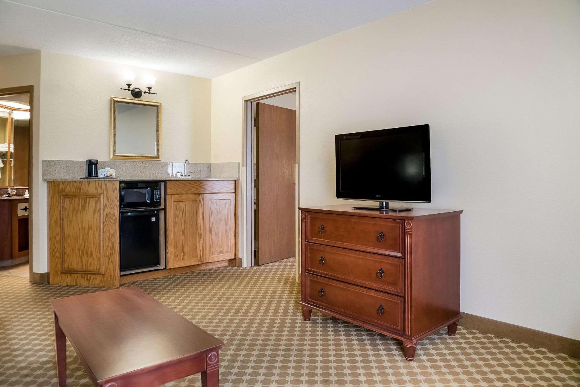 Quality Inn & Suites Saginaw Kültér fotó