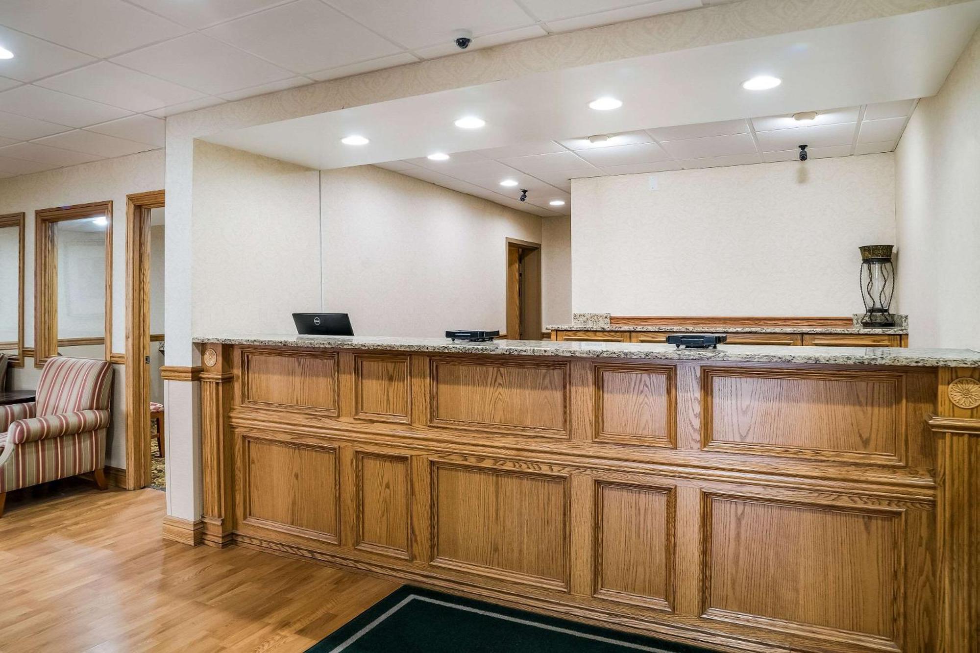 Quality Inn & Suites Saginaw Kültér fotó