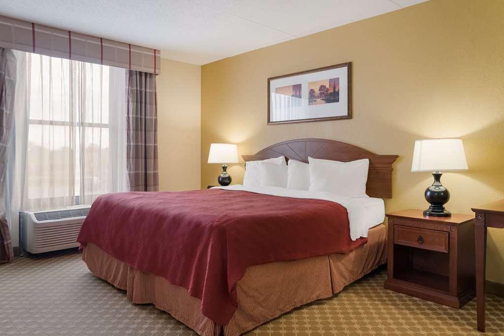 Quality Inn & Suites Saginaw Szoba fotó