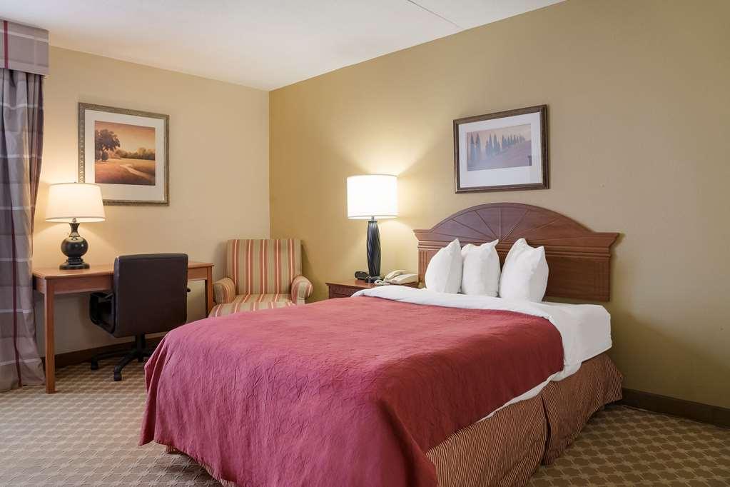 Quality Inn & Suites Saginaw Szoba fotó