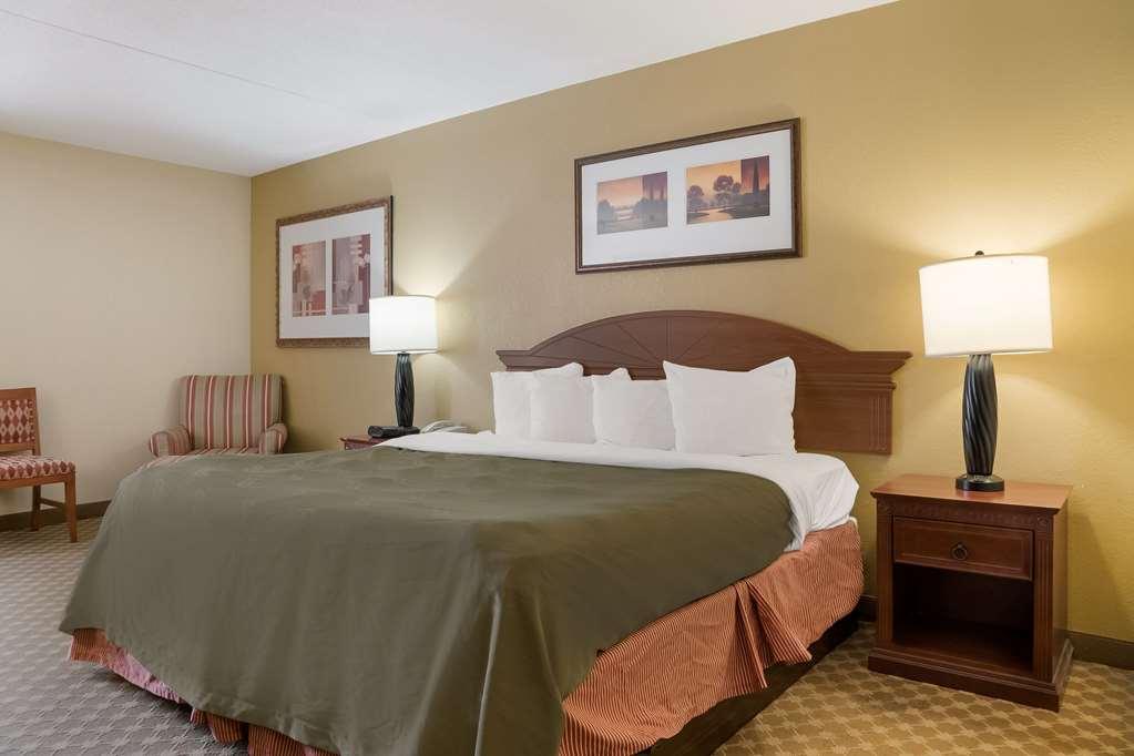 Quality Inn & Suites Saginaw Szoba fotó