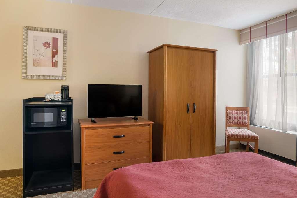 Quality Inn & Suites Saginaw Szoba fotó
