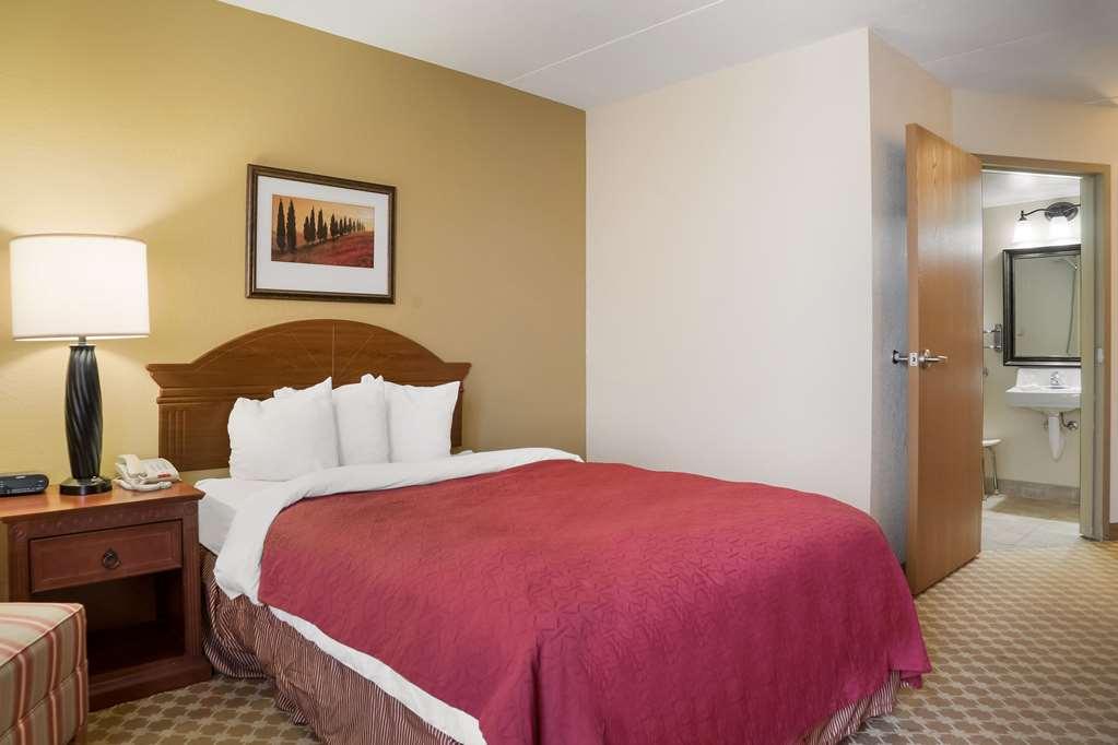 Quality Inn & Suites Saginaw Szoba fotó