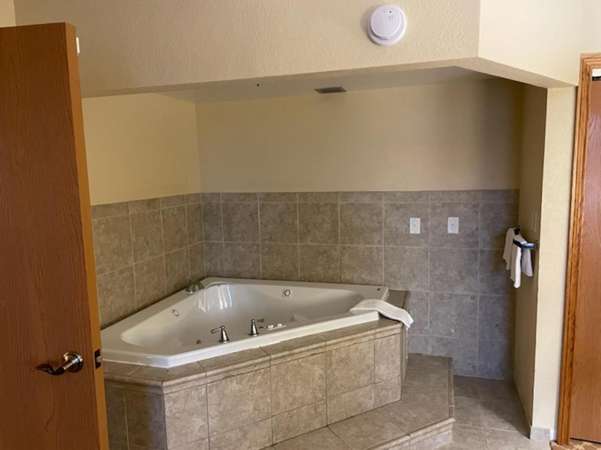 Quality Inn & Suites Saginaw Kültér fotó