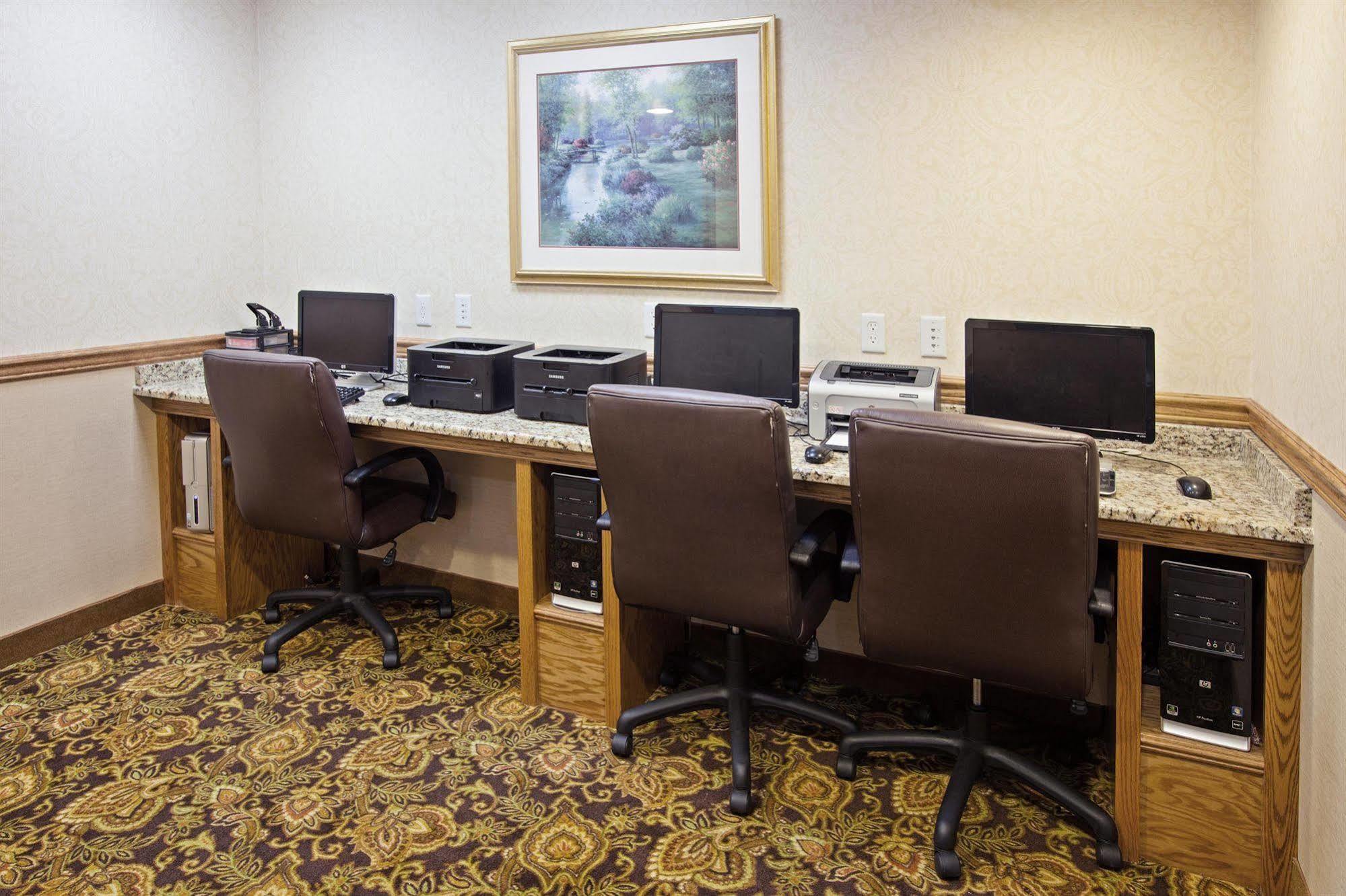 Quality Inn & Suites Saginaw Üzleti fotó